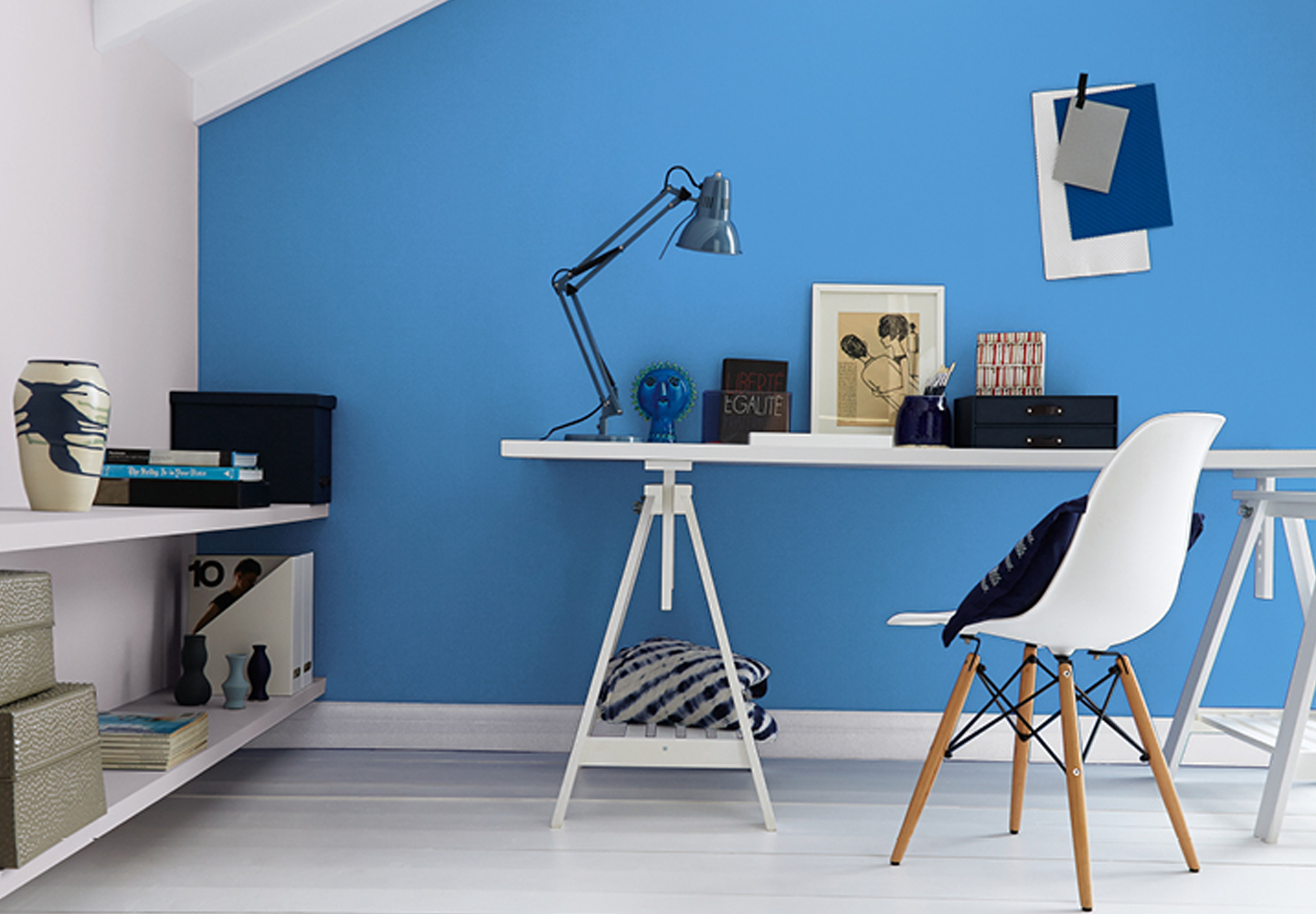 Phối màu xanh trong phòng làm việc giúp kích thích tính tập trung cao hơn.